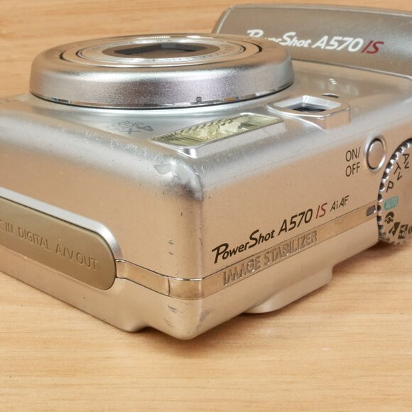 Canon PowerShot A570 IS 7.1MP Digital Camera with 4x Optical Zoom / Tested - Picture 9 of 12